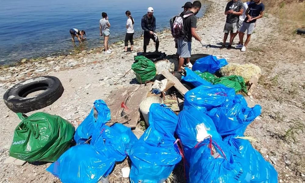 Θεσσαλονίκη: Οι «Cleaningans» "πήραν φόρα" και μάζεψαν 1.365lt σκουπιδιών